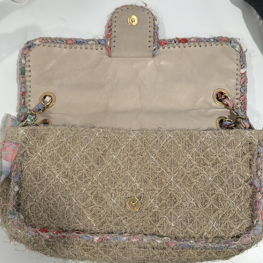 Authentic CHANEL Pre-Owned 2010 CC Straw Flap shoulder bag. - Picture 6 of 8
